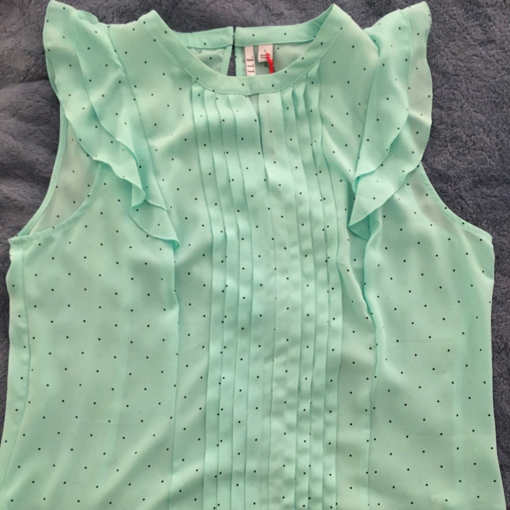 ☀️3/$24☀️ ELLE Blouse